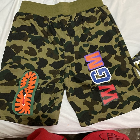 Bathing Ape t-shirt and shorts size large for both of them - Picture 2 of 7